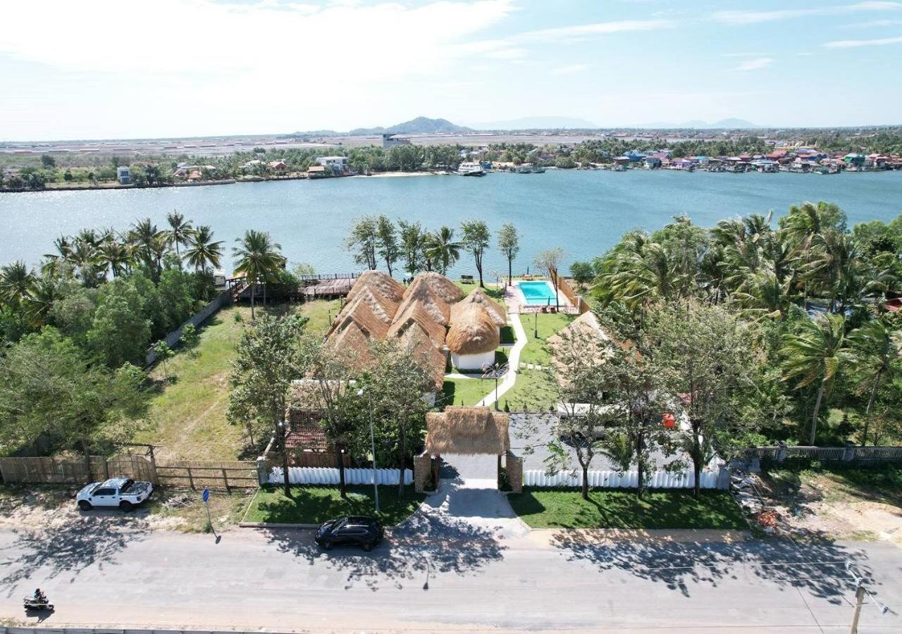 Sea Sand Resort Kampot Exterior photo