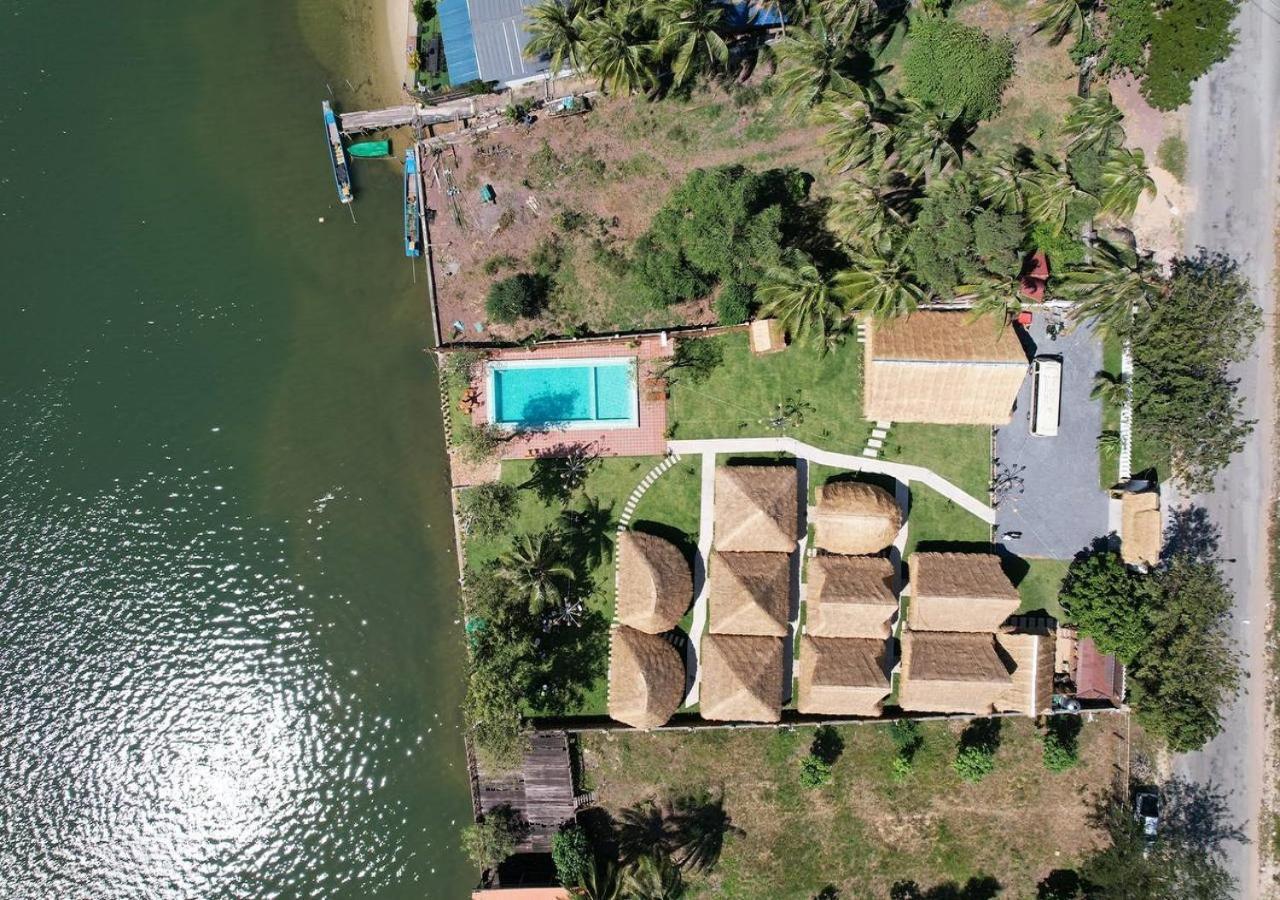 Sea Sand Resort Kampot Exterior photo